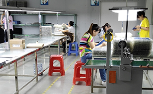 金屬蝕刻加工喇叭網包裝車間